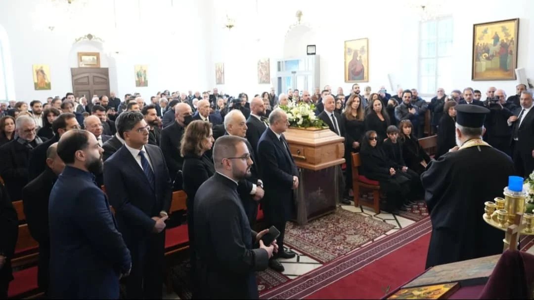 صورة مميزة: السيدة فيروز ودعت نجلها الاصغر هلي في مأتم حاشد