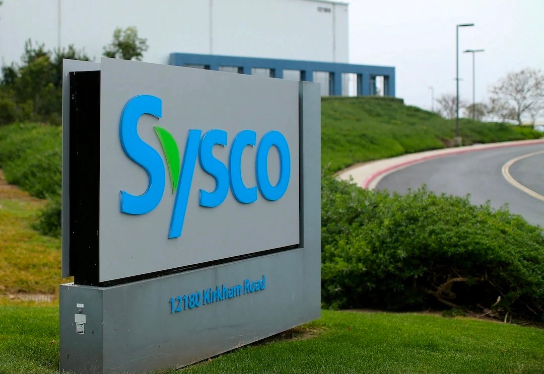 صورة مميزة: صندوق D.E. Shaw يستثمر أكثر من مليار دولار في Sysco.. والذكاء الاصطناعي في قلب خطة التغيير