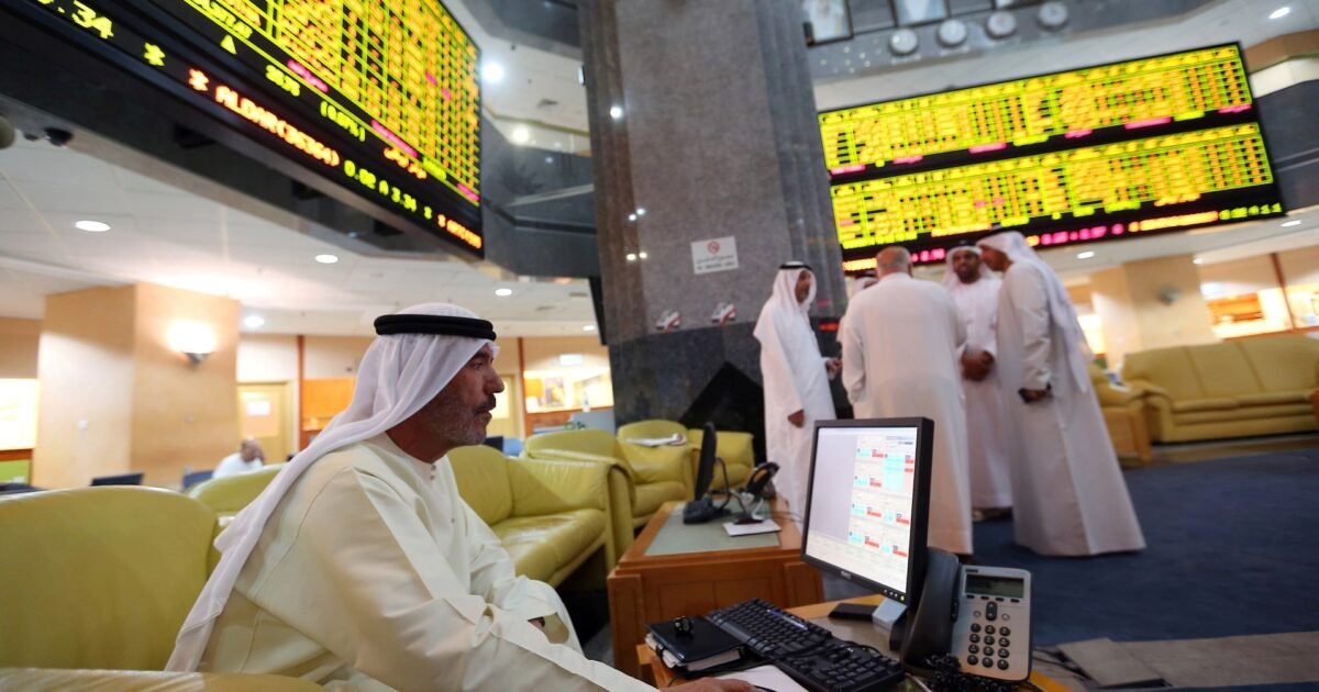 السوق السعودية تنخفض 1.2% وأرامكو تهبط 1.4% مع تراجع أسعار النفط