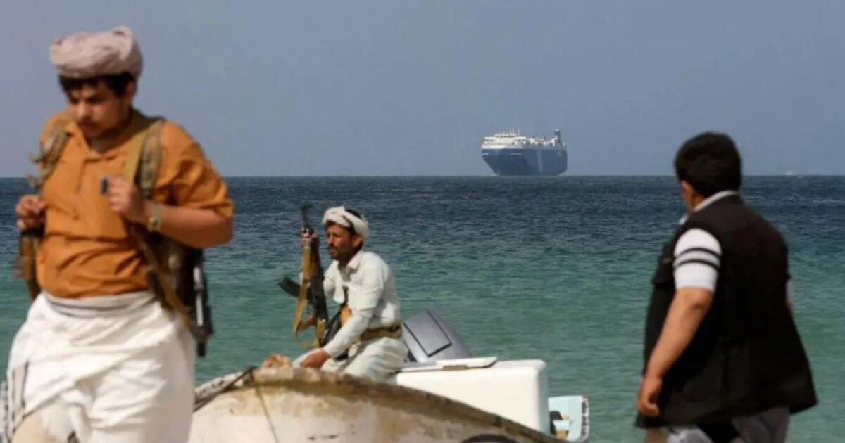 تقدم الحوثيين على الساحل وغموض بشأن قدرة إغلاق باب المندب