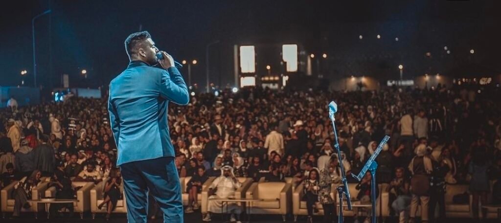 آدم يكشف لمحات أغنية «جمّالو» بصور صيفية قبل طرحها - أرشيف غوغل وبينغ