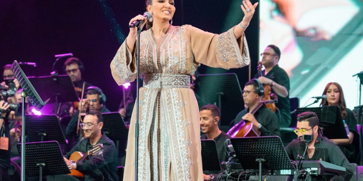أسما لمنور تتألق في مهرجان موازين وتخطف الأنظار بحفل جماهيري ضخم في الرباط