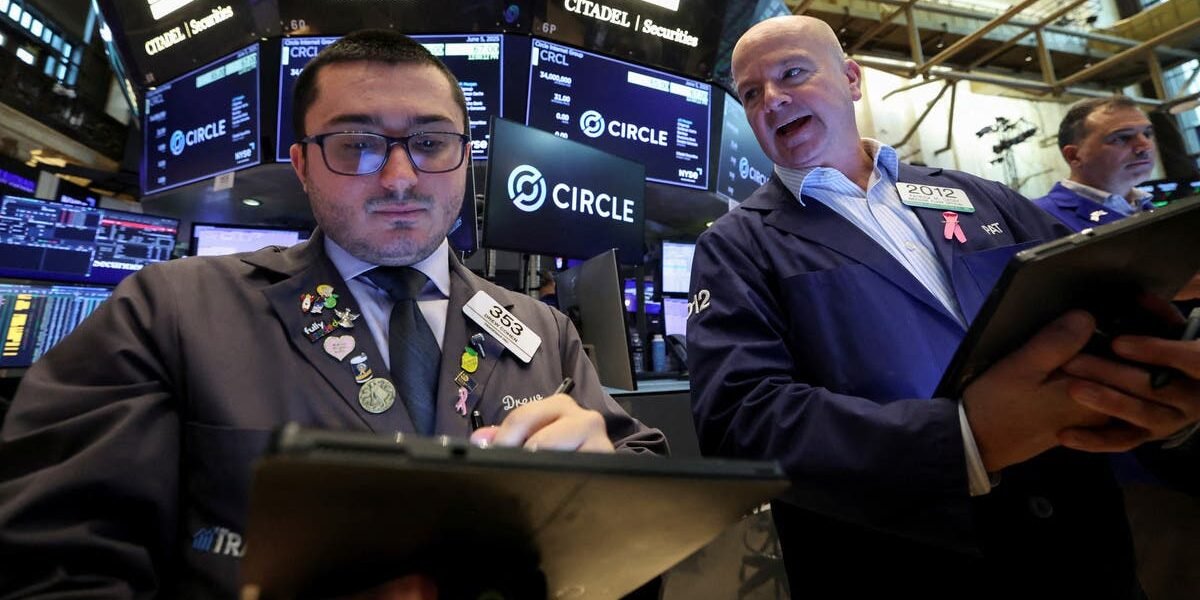 ارتفاع وول ستريت مع تجدد التوقعات بخفض أسعار الفائدة