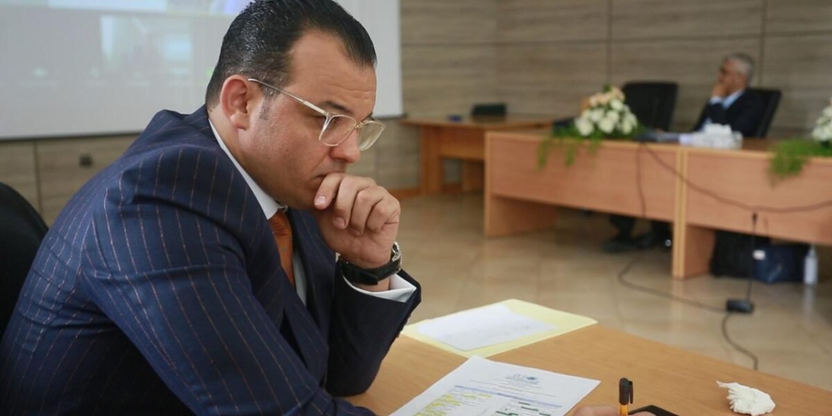 الباحث زهير العوني يحصل على الدكتوراه بميزة مشرف جدا مع تهنئة أعضاء اللجنة والتوصية بالنشر