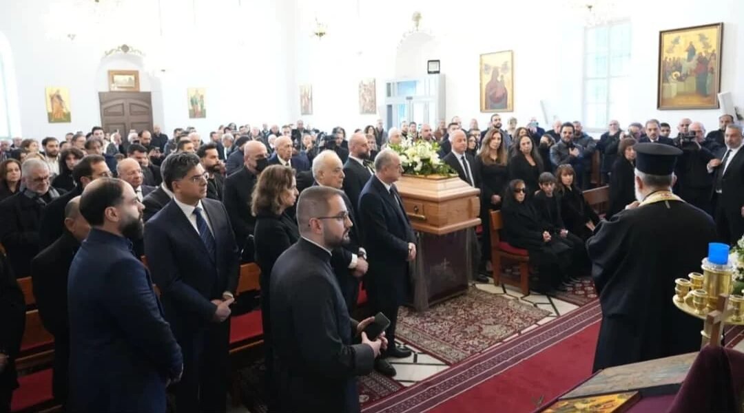 السيدة فيروز ودعت نجلها الاصغر هلي في مأتم حاشد