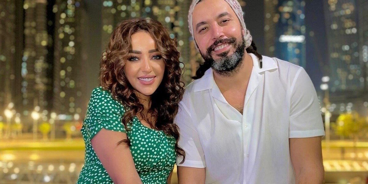 عبد الفتاح الجريني بإطلالة جديدة رفقة زوجته جميلة البدوي - صورة مميزة عبد الفتاح الجريني بإطلالة جديدة رفقة زوجته جميلة البدوي