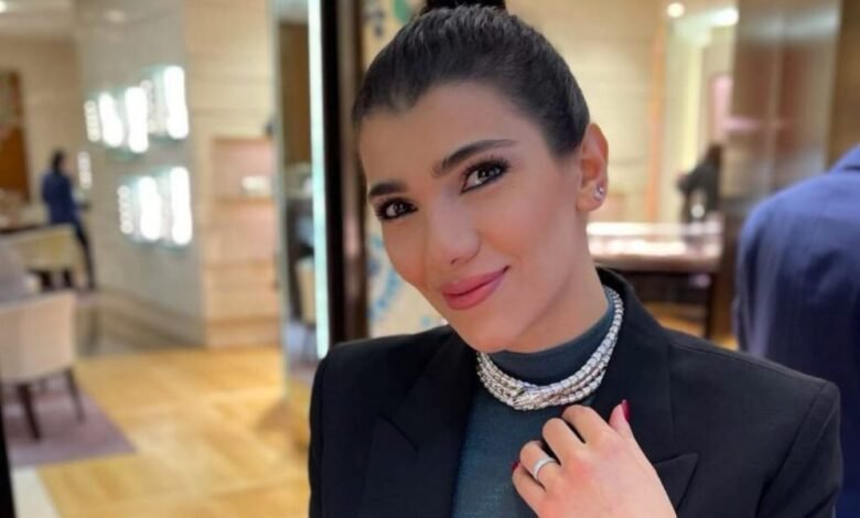 أنوار ابو حمدان تتألق في احدث إطلالاتها