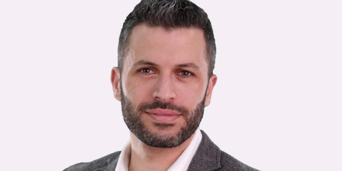 الدكتور جورج زيادة يتطرق الى عملية تجميل الذقن باستخدام الفيلر