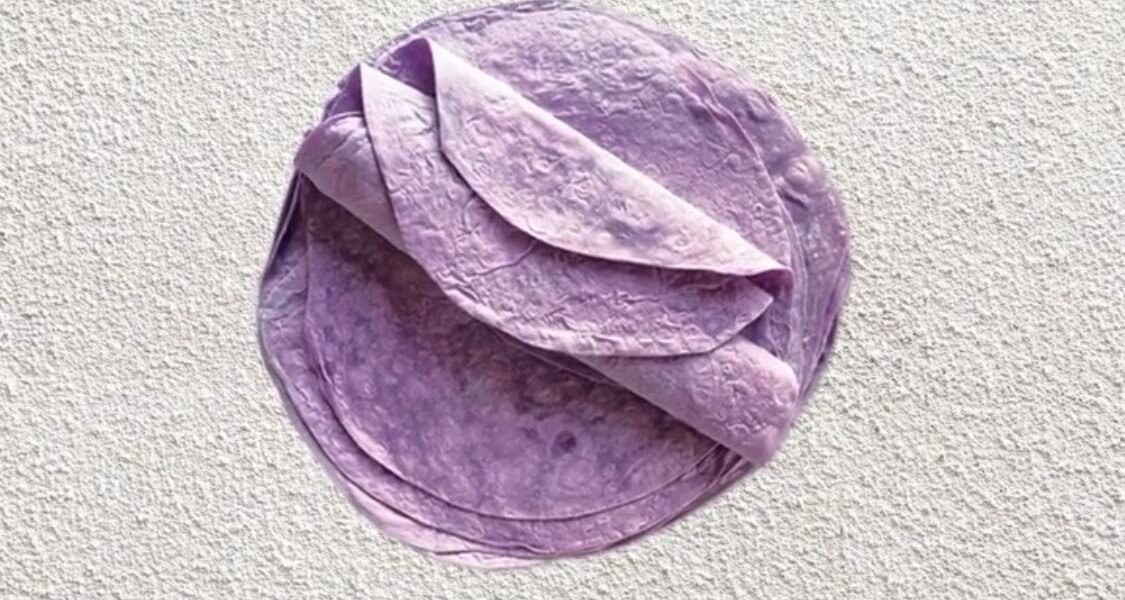 خبز الـ Psyllium من Belicious Bakes يتميز بلونه الأرجواني