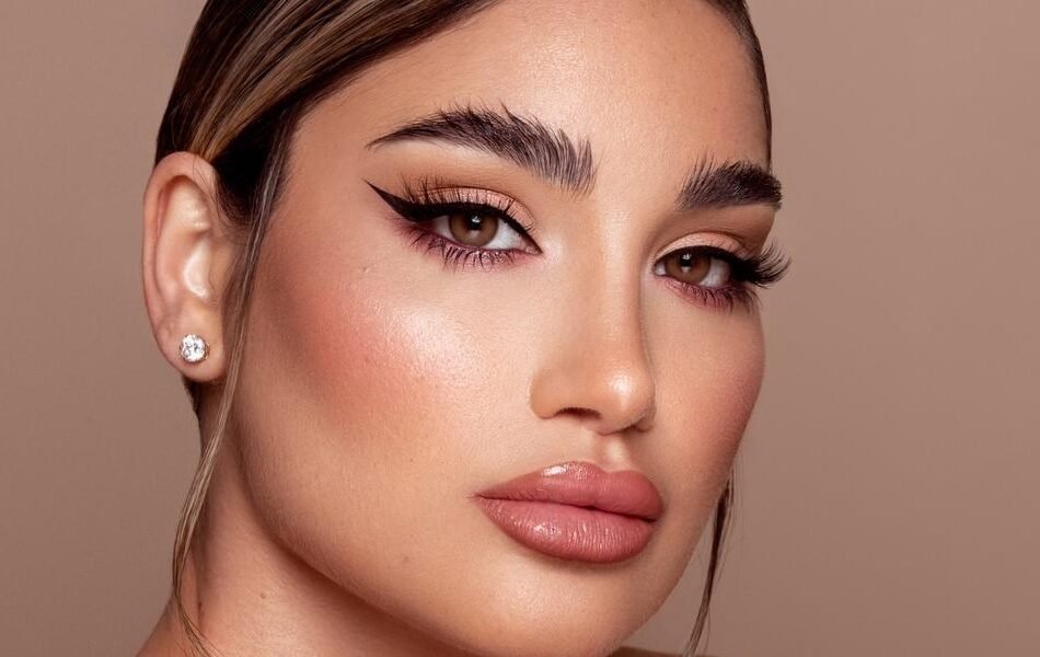 صورة مميزة: خبير التجميل خالد نايفة يُزيّن الموديل السعودية شيرين مكي نقشبندي