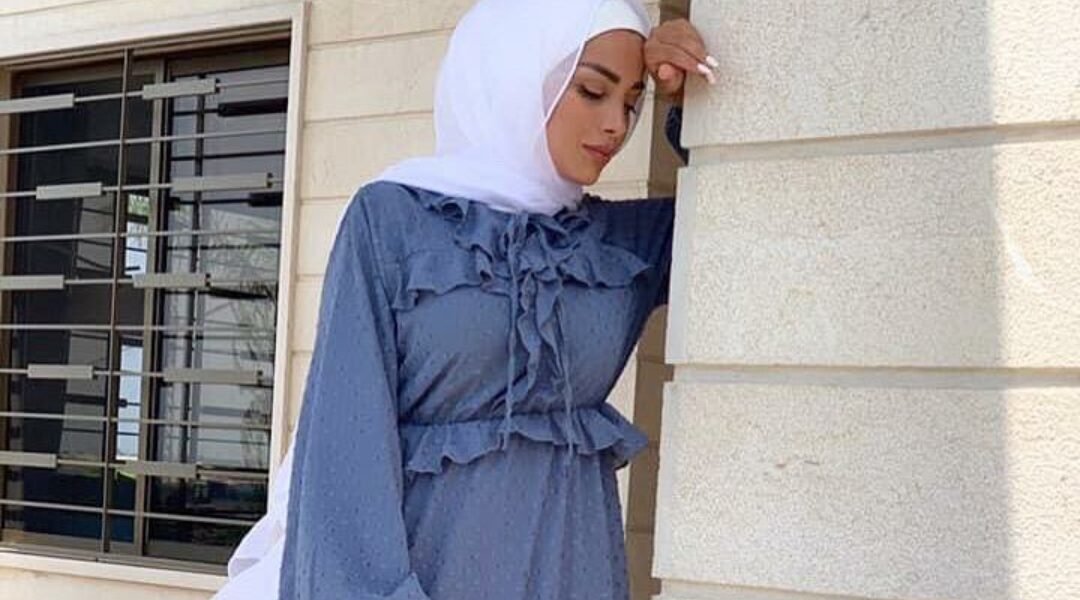 صورة مميزة: من الأخير الفنانة ألحان حديث الناس في أول ظهور لها